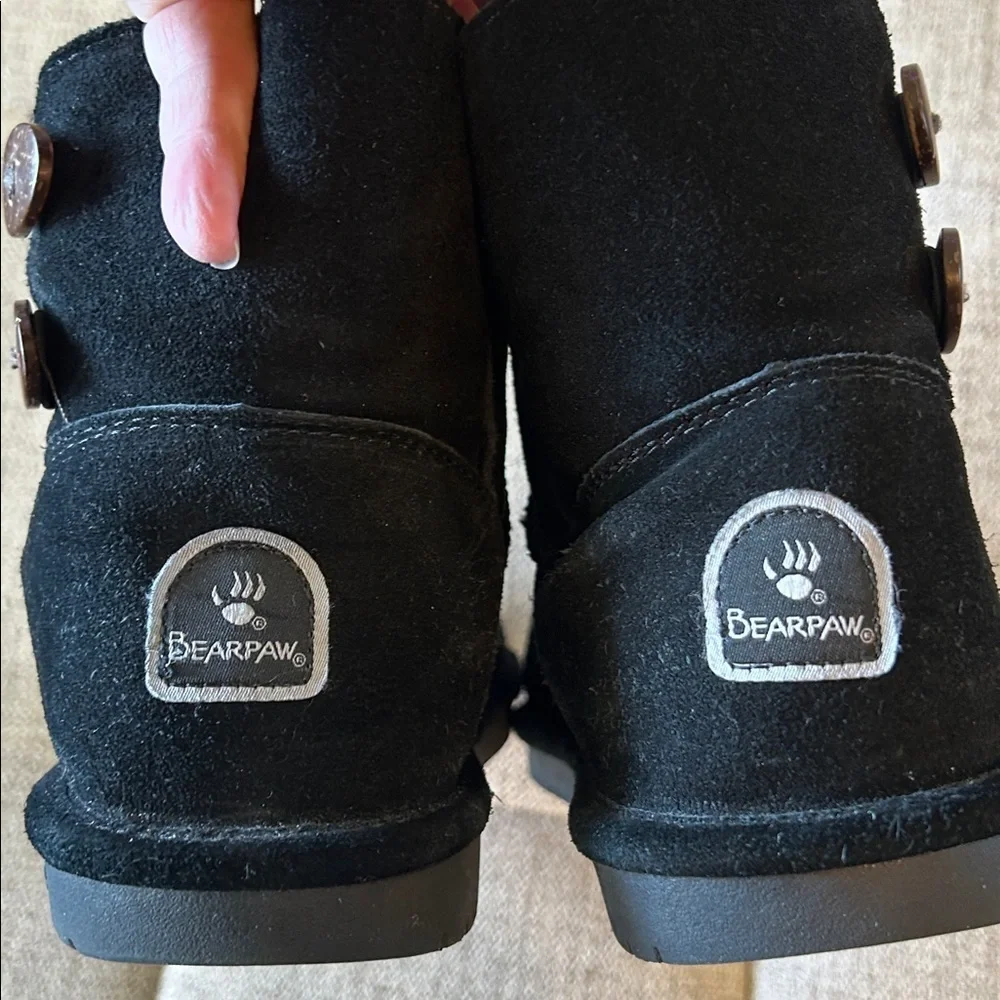 BEAR PAWS WOMENS BUTTON FLAT BLACK SUEDE UPPER ROSY SNOW BOOTIES SZ 10